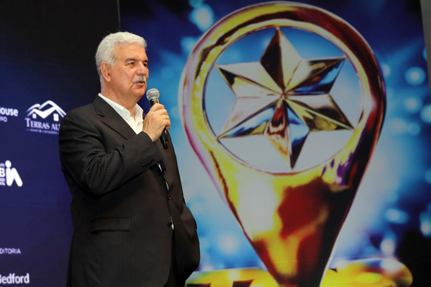 El Presidente de Skål Internacional São Paulo, Walter Teixeira, presenta al Gobernador del Estado de São Paulo, João Dória. El Presidente de Skål Internacional São Paulo, Walter Teixeira, presenta al Gobernador del Estado de São Paulo, João Dória.