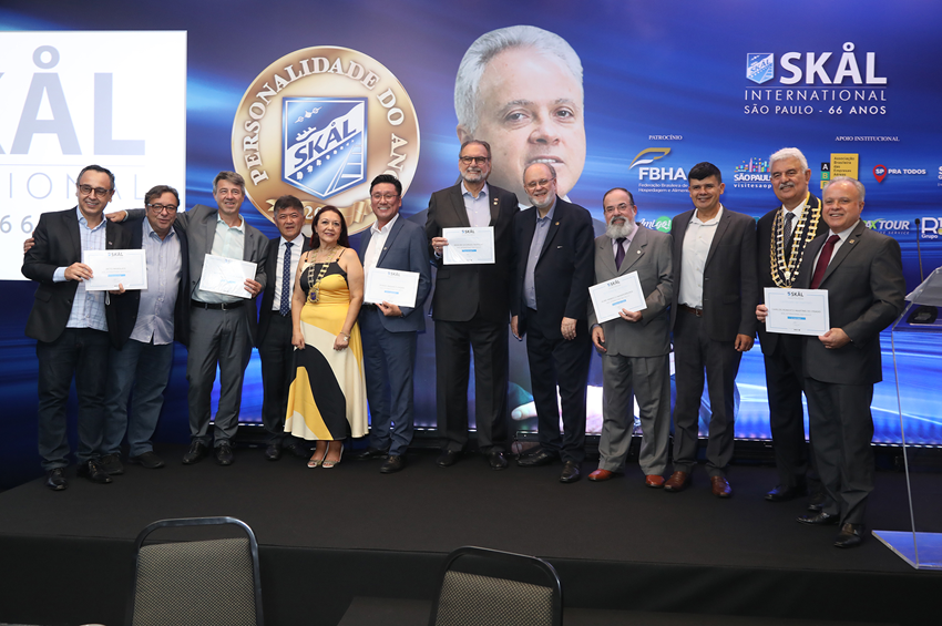 Seis nuevos Skålegas recibieron sus diplomas y sus insignias de Skål International. Seis nuevos Skålegas recibieron sus diplomas y sus insignias de Skål International.